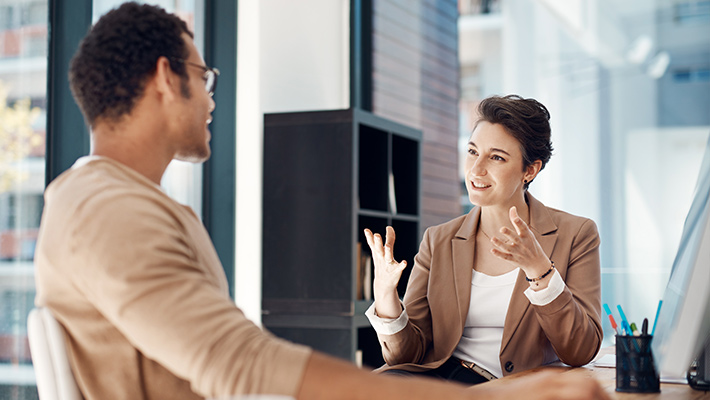 Ein speziell auf Studienabbrecher:innen zugeschnittenes Coaching kann dir dabei helfen, deine Stärken und Interessen zu identifizieren, berufliche Ziele zu setzen und einen klaren Plan für deine Zukunft zu entwickeln.